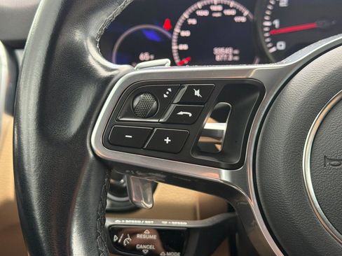 Used 2023 Porsche Cayenne AWD/4WD image 37