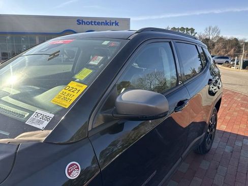 Used 2021 Jeep Compass Trailhawk image 5