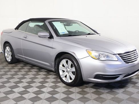 Used 2014 Chrysler 200 Touring FWD image 3