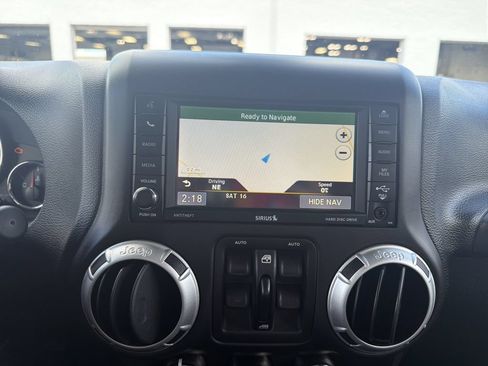 Used 2016 Jeep Wrangler Unlimited Sahara w/ Connectivity Group AWD/4WD image 24