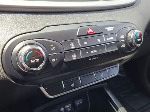 Used 2017 Kia Sorento LX w/ LX Convenience Package image 25