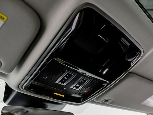 Used 2022 Land Rover Range Rover Sport SVR image 20