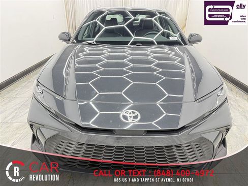Used 2025 Toyota Camry SE FWD image 2