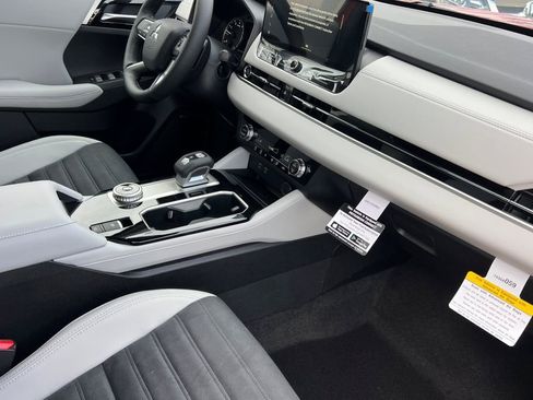 New 2026 Mitsubishi Outlander SE image 17