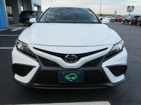 Used 2024 Toyota Camry SE FWD image 8