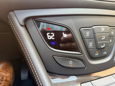 Used 2019 Buick Envision Essence FWD image 31