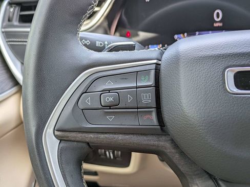 Used 2023 Jeep Grand Cherokee L Limited w/ Luxury Tech Group II RWD image 28