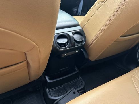Used 2024 Jeep Wrangler Unlimited AWD/4WD image 23
