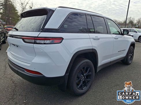 New 2026 Jeep Grand Cherokee Laredo image 3