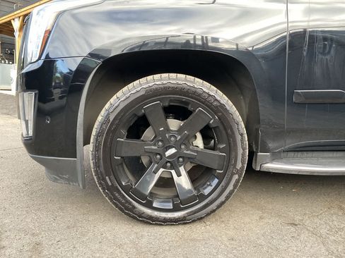 Used 2019 Cadillac Escalade ESV Luxury AWD/4WD image 11