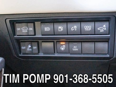 Used 2023 Toyota Sequoia Capstone AWD/4WD image 30