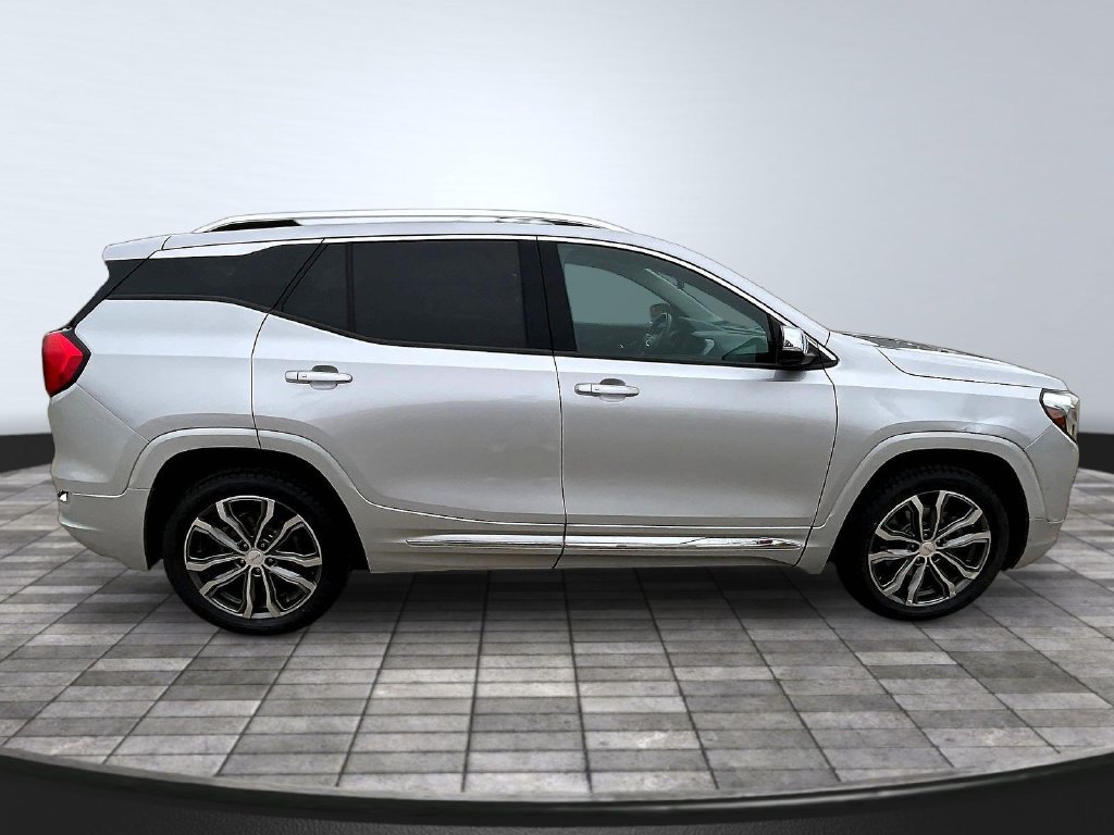 Used 2019 GMC Terrain Denali w/ Advanced Safety Package AWD/4WD image 8