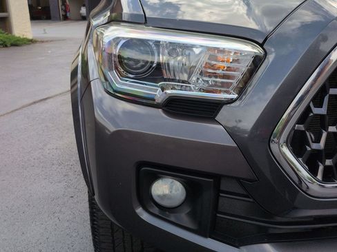 Used 2019 Toyota Tacoma TRD Sport w/ TRD Premium Sport Package AWD/4WD image 19