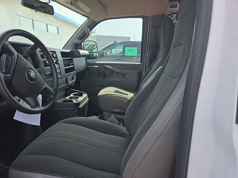 Used 2024 Chevrolet Express 2500 w/ Driver Convenience Package image 7