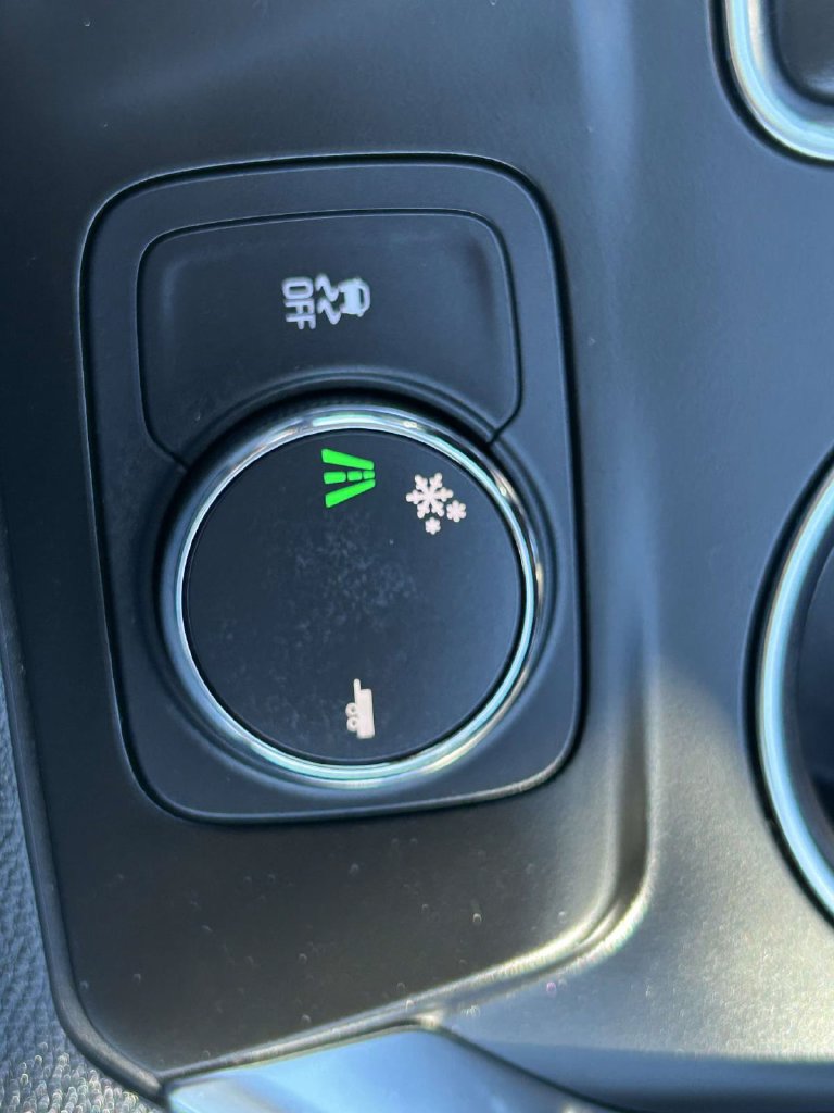 Used 2018 Chevrolet Traverse LT FWD image 23