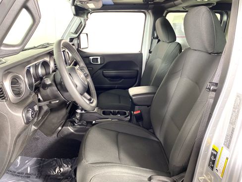Used 2023 Jeep Gladiator Sport AWD/4WD image 16