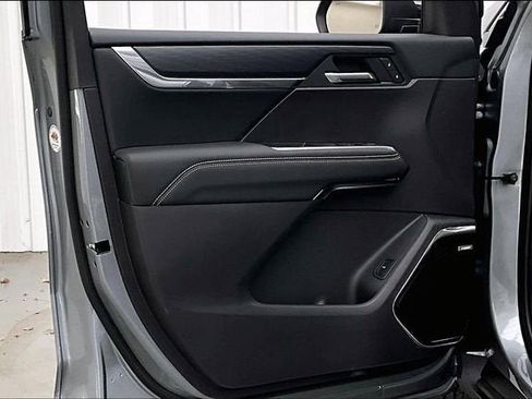 New 2025 GMC Acadia Elevation w/ Elevation Premium Package FWD image 10