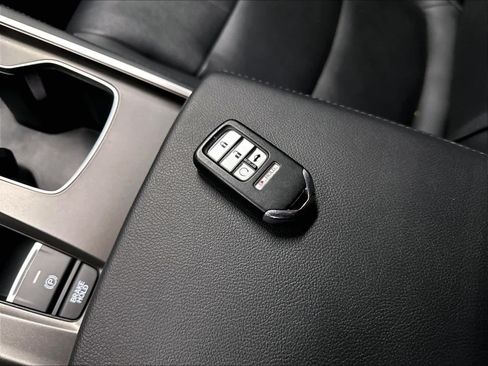 Used 2022 Honda Accord Touring image 12