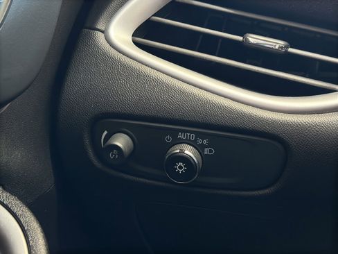 Used 2024 Chevrolet Malibu LT image 28