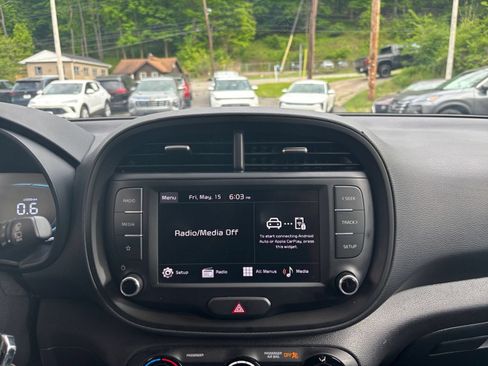 Used 2025 Kia Soul LX w/ LX Technology Package FWD image 20