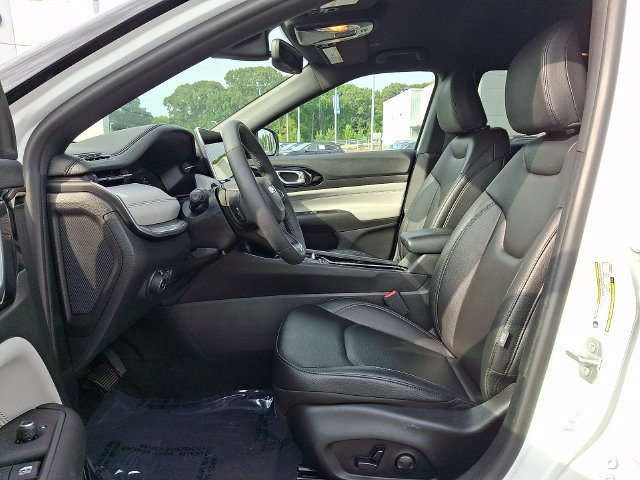Used 2025 Jeep Compass Limited AWD/4WD image 13