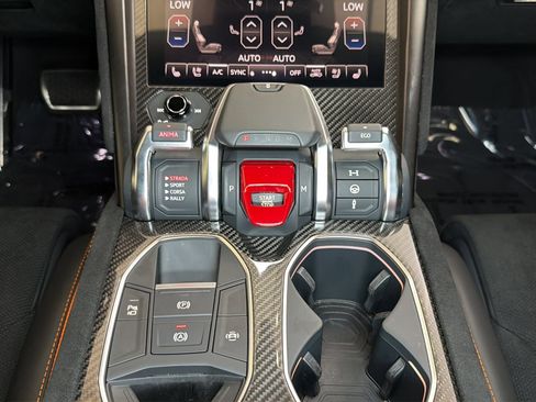 Used 2023 Lamborghini Urus Performante AWD/4WD image 23