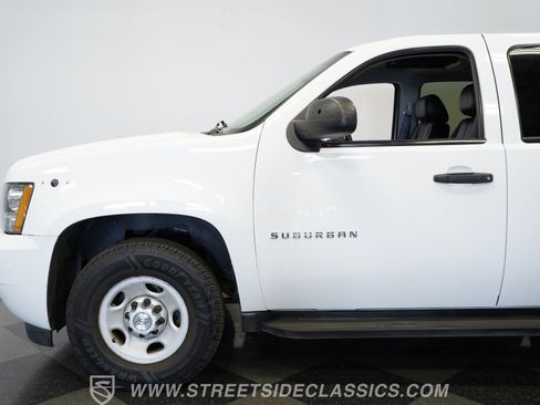 Used 2013 Chevrolet Suburban 2500 AWD/4WD image 24