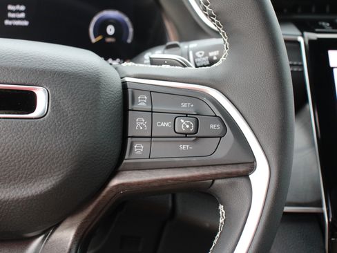 New 2025 Jeep Grand Cherokee L Limited w/ Black Appearance Package image 13