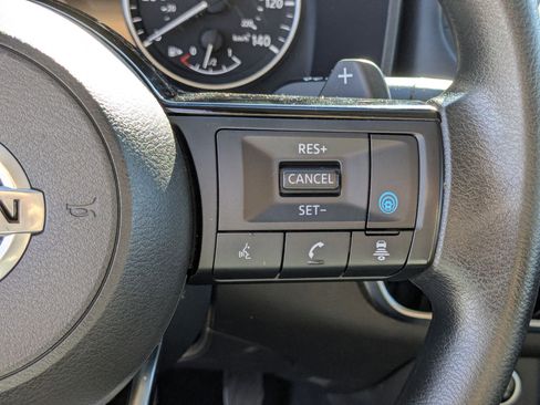 Used 2021 Nissan Rogue SV image 19