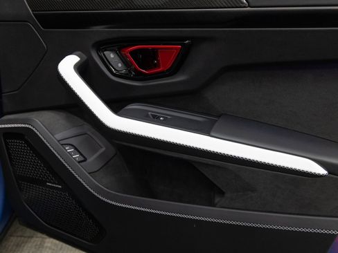 Used 2025 Lamborghini Urus SE image 21