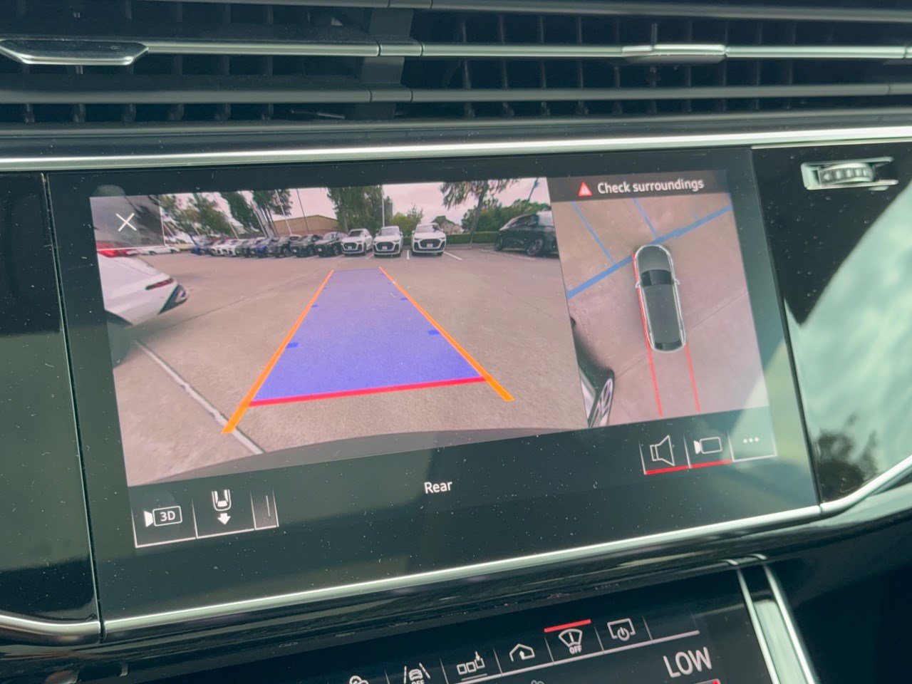 Used 2019 Audi Q8 Prestige AWD/4WD image 24