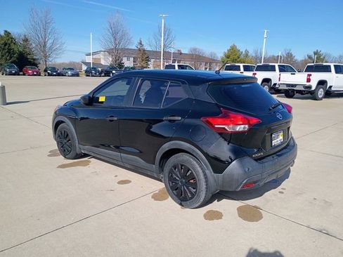 Used 2020 Nissan Kicks S image 11