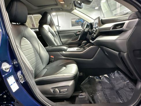 Used 2022 Toyota Highlander XLE image 36
