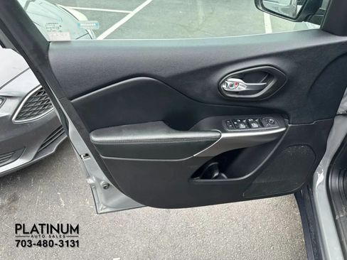 Used 2020 Jeep Cherokee Latitude Plus FWD image 17