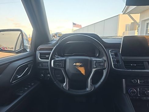 Used 2024 Chevrolet Suburban Premier image 2