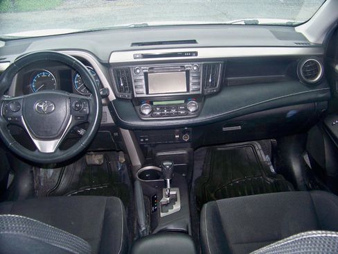 Used 2018 Toyota RAV4 XLE AWD/4WD image 38