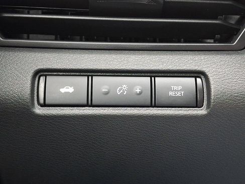 Used 2024 Nissan Altima 2.5 SR FWD image 31