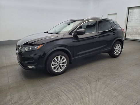 Used 2022 Nissan Rogue Sport SV image 2