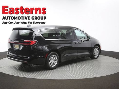 Used 2024 Chrysler Pacifica Touring-L FWD image 40