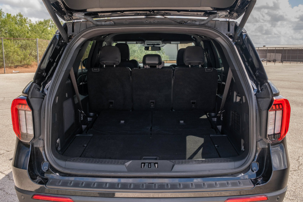Certified 2025 Ford Explorer ST-Line w/ Premium Package RWD image 28