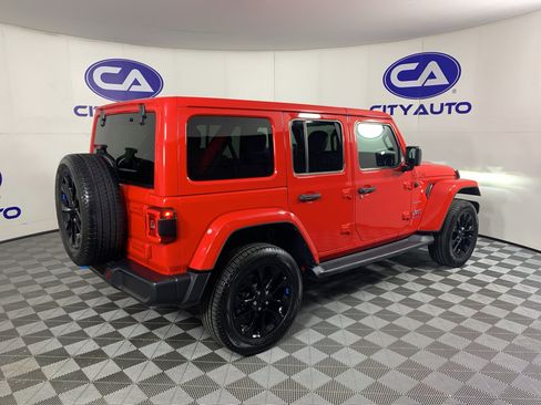 Used 2022 Jeep Wrangler Unlimited Sahara AWD/4WD image 3