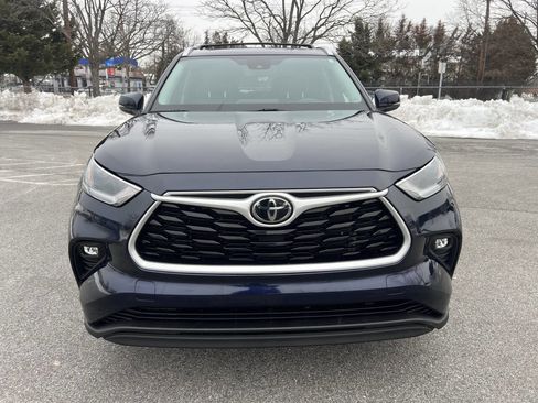 Used 2021 Toyota Highlander XLE image 3
