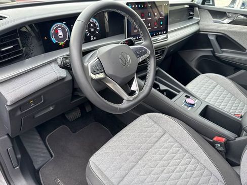 Used 2025 Volkswagen Tiguan S image 31