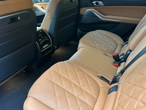 Certified 2025 BMW X7 xDrive40i w/ M Sport Package image 9