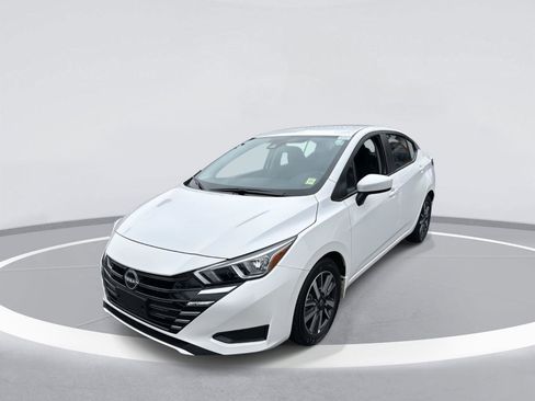 Used 2024 Nissan Versa SV w/ Trunk Package image 4