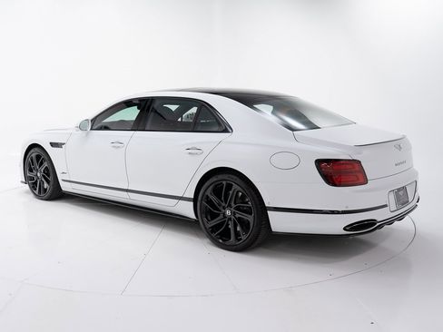 Used 2025 Bentley Flying Spur Plug-In Hybrid image 3
