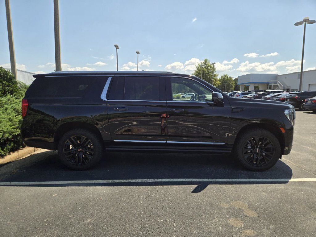 Used 2023 GMC Yukon XL Denali w/ LPO, Floor Liner Package AWD/4WD image 3