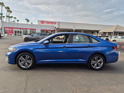 Used 2024 Volkswagen Jetta SE FWD image 4