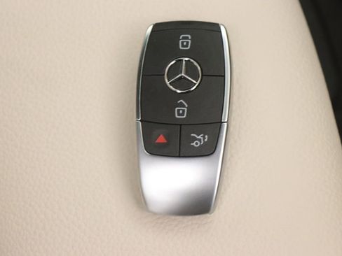 New 2026 Mercedes-Benz GLB 250 image 15