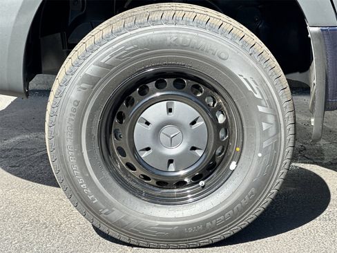 Used 2024 Mercedes-Benz Sprinter 2500 image 30